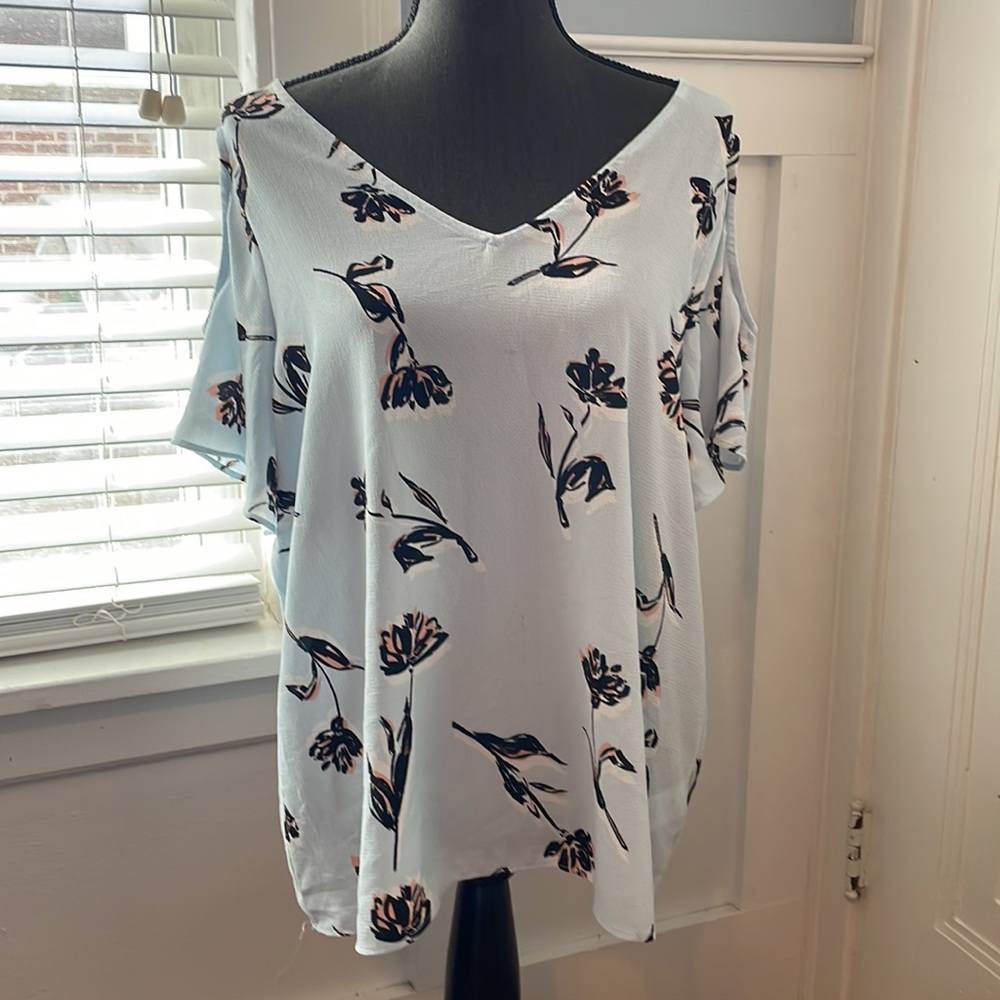 c & e | Light Blue Floral Blouse